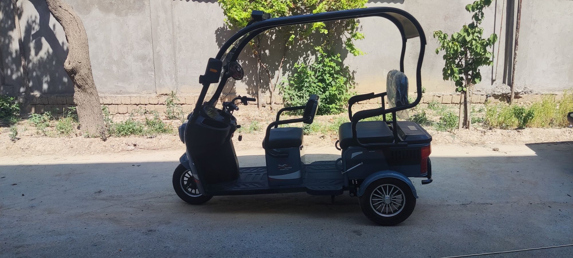 Трицикл электро скутер Armada Motors