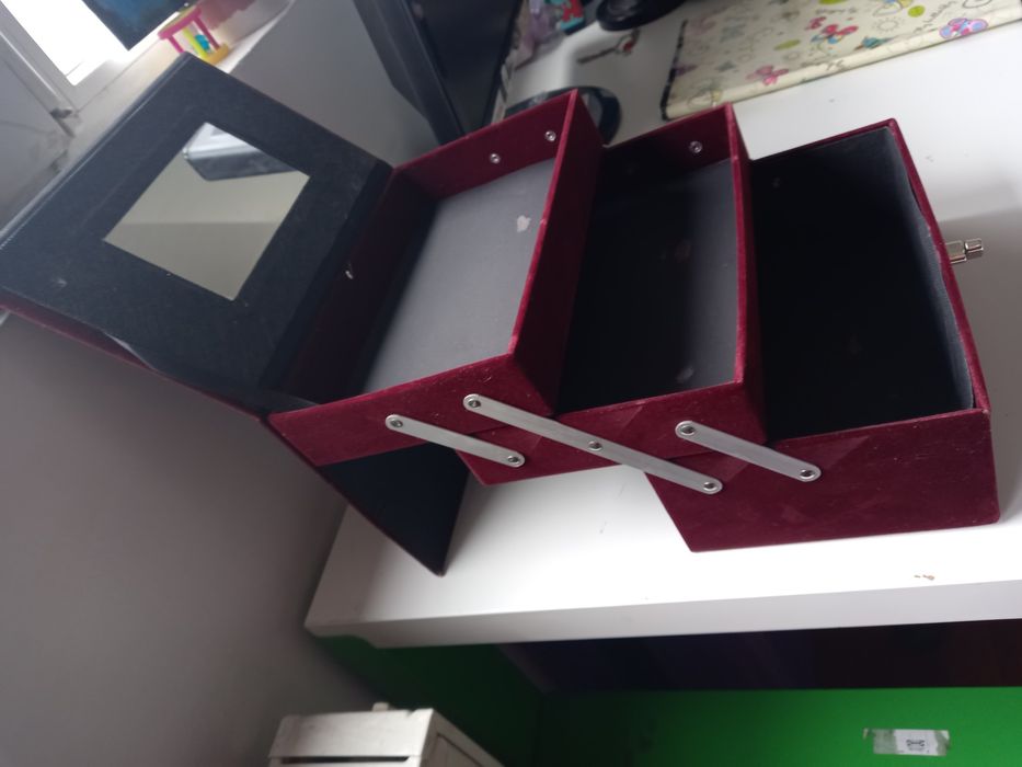 Cutie eleganta de bijuterii