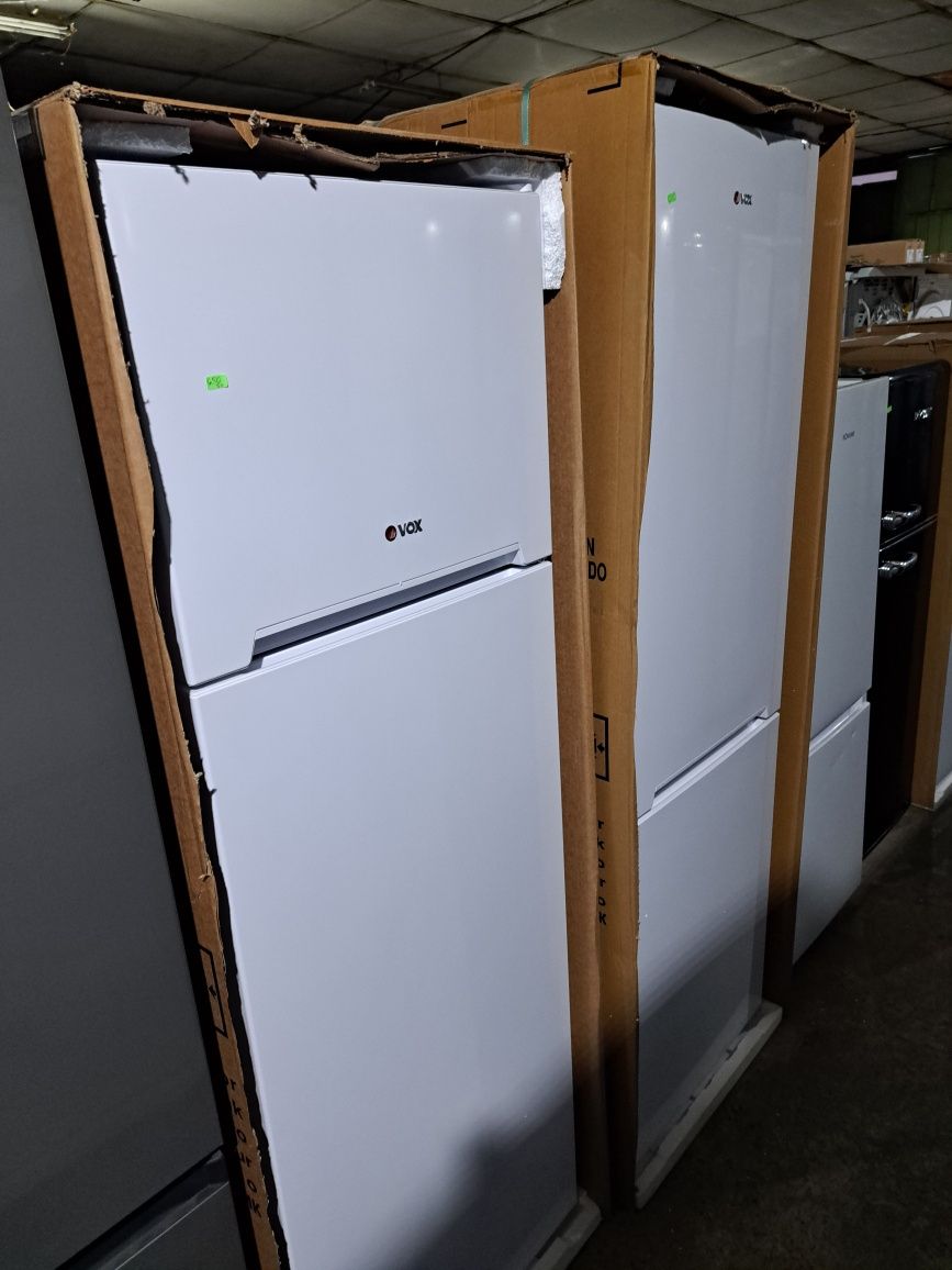 Нов хладилник с горна камера Vox 175 см
