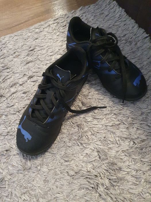 Ghete de fotbal si adidasi