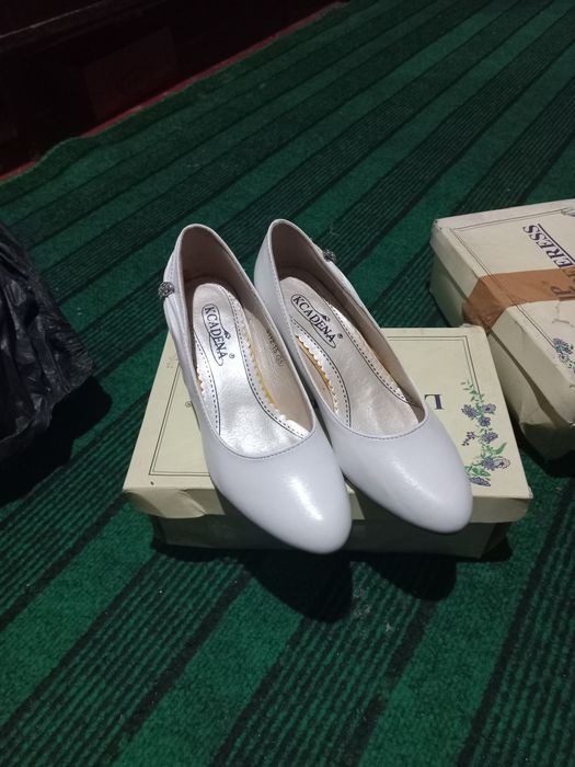 Tuflilar sotiladi yangi Rossiyadan kelgan kiyilmagan narxi 150dan kami