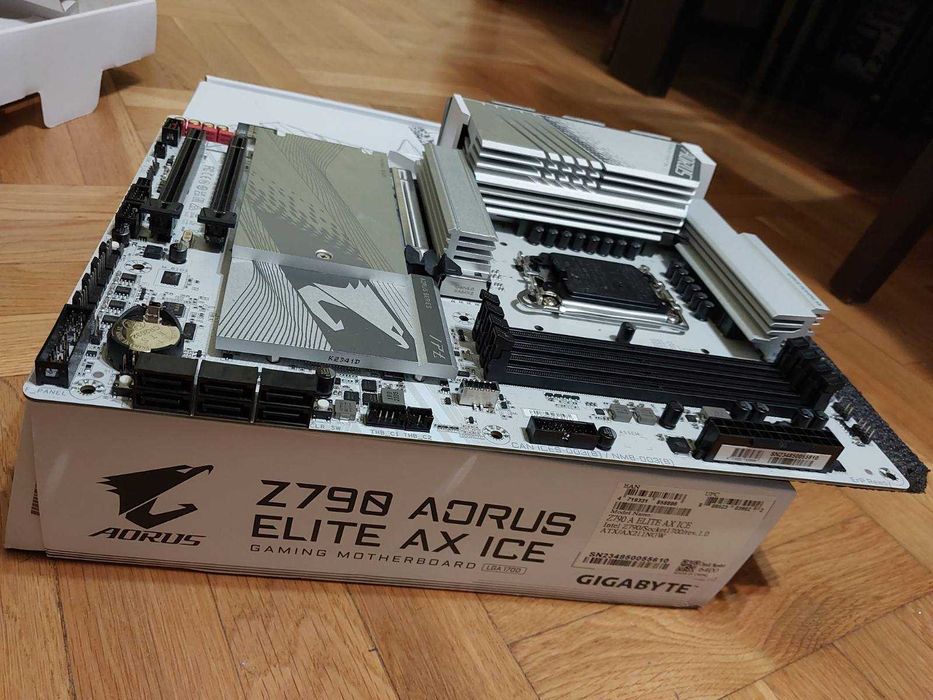 Intel Core i7 14700 + Gigabyte Z790 AORUS Elite AX ICE DDR5 Wi-Fi