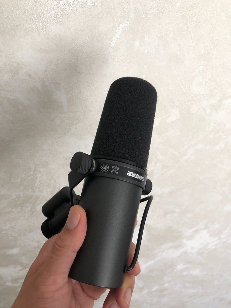 Срочно продам микрофон Shure sm 7b