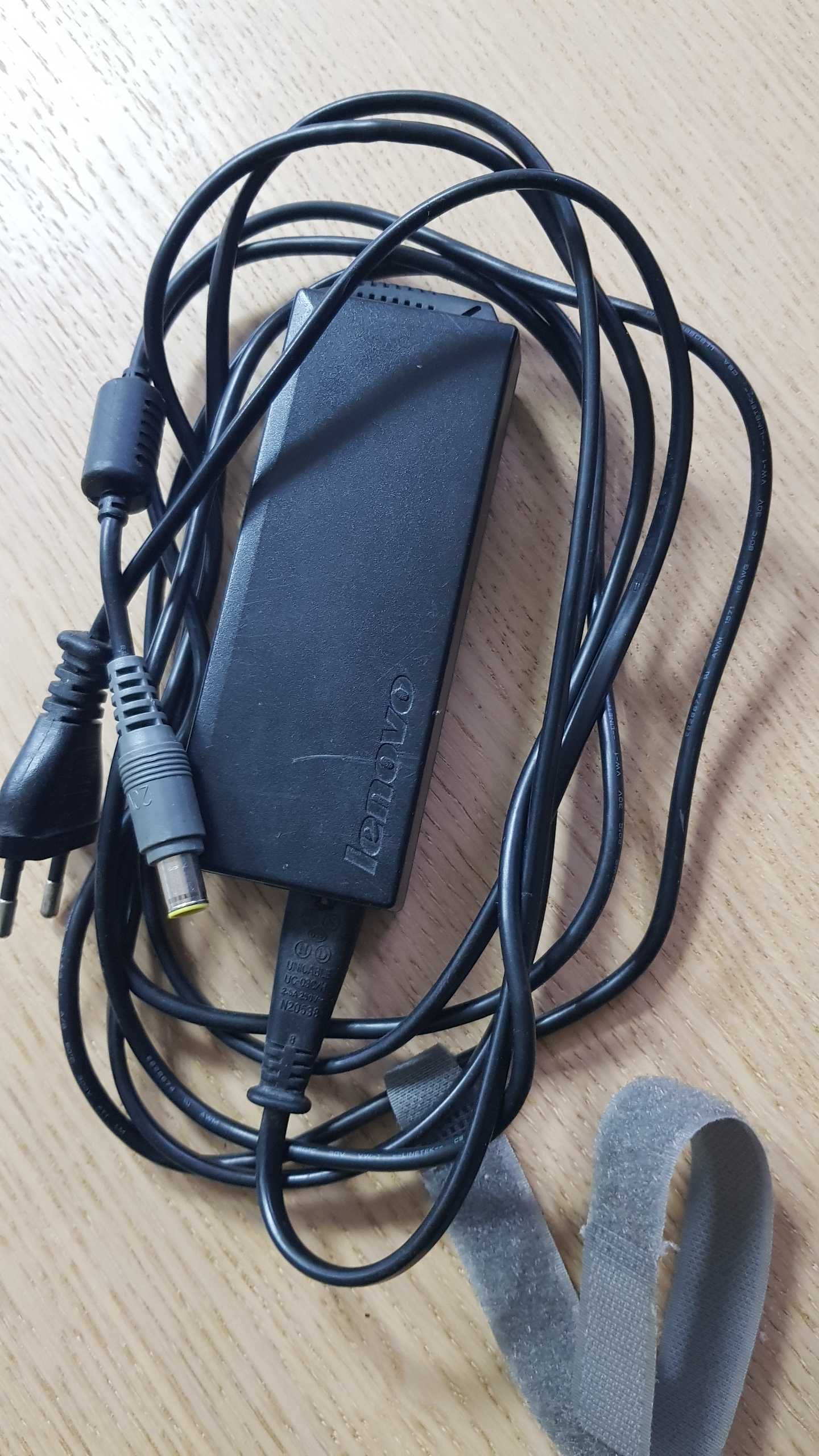 Incarcator original Lenovo mufa rotunda galbena cu pin central 90W 20V