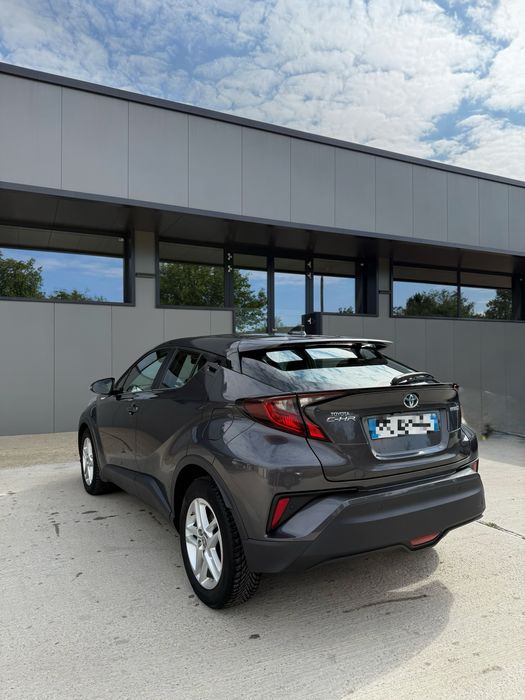 Toyota C-HR 1.8 Hybrid Гаранционна