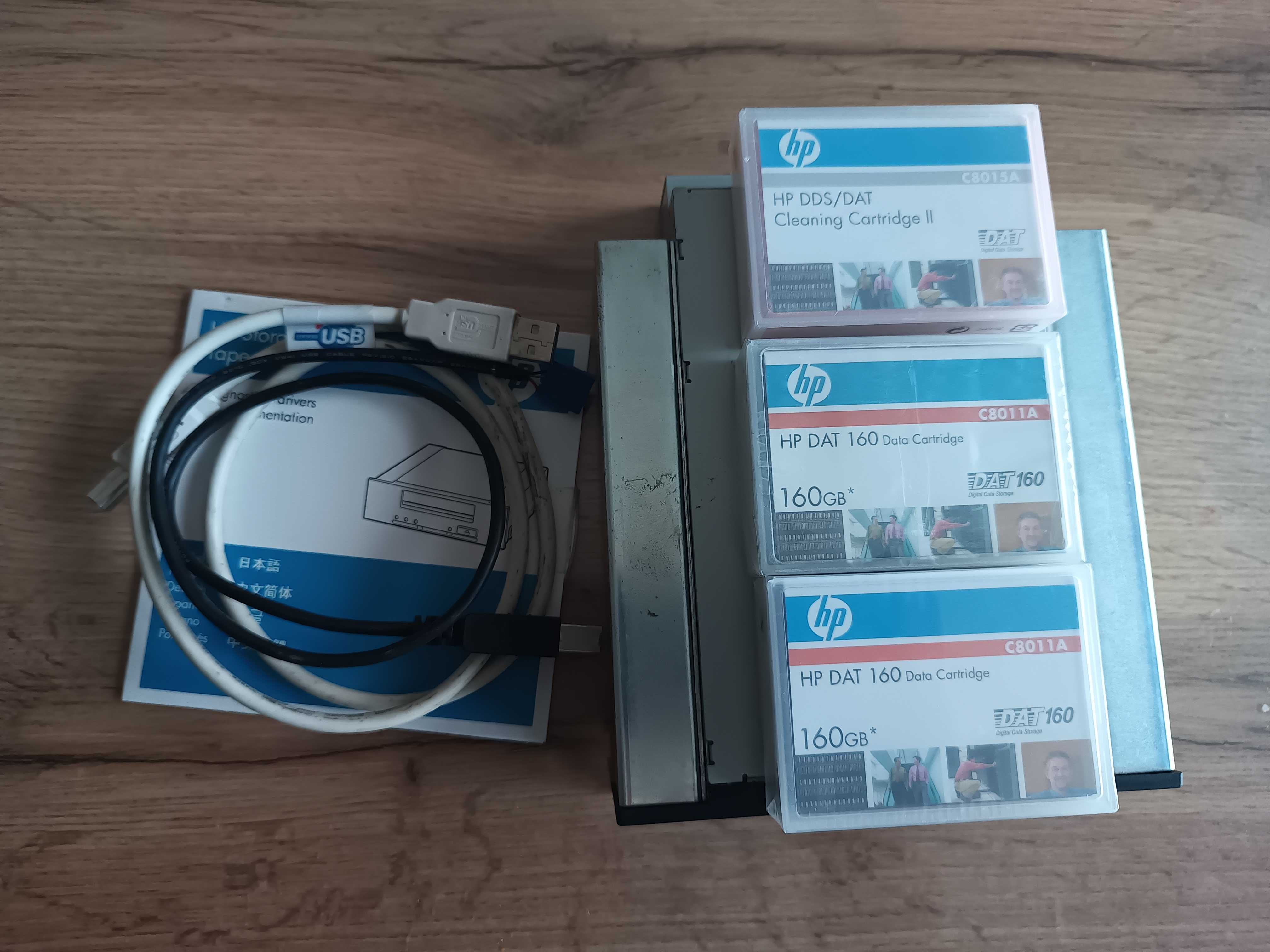 HP StorageWorks DAT 160GB USB + касетки
