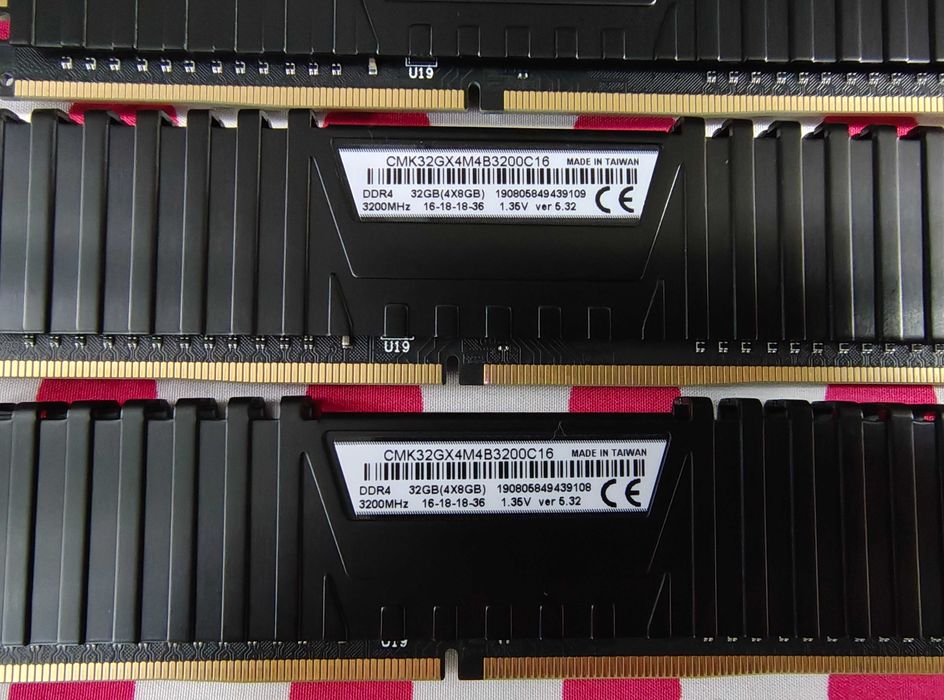 Memorie Corsair Vengeance LPX Black 32GB (4x8) DDR4 3200MHz Desktop.