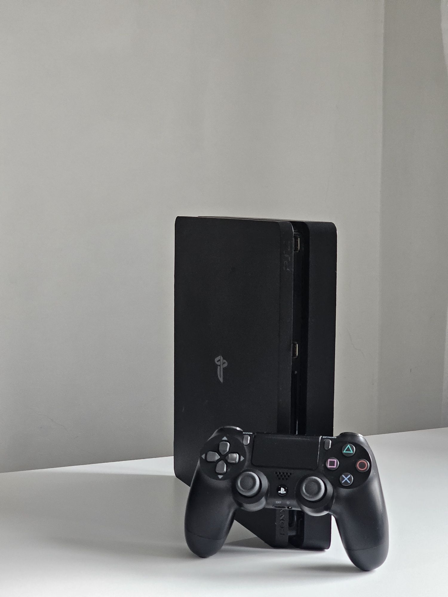 Ps4 slim 1TB + Controller sony , Playstation 4 slim