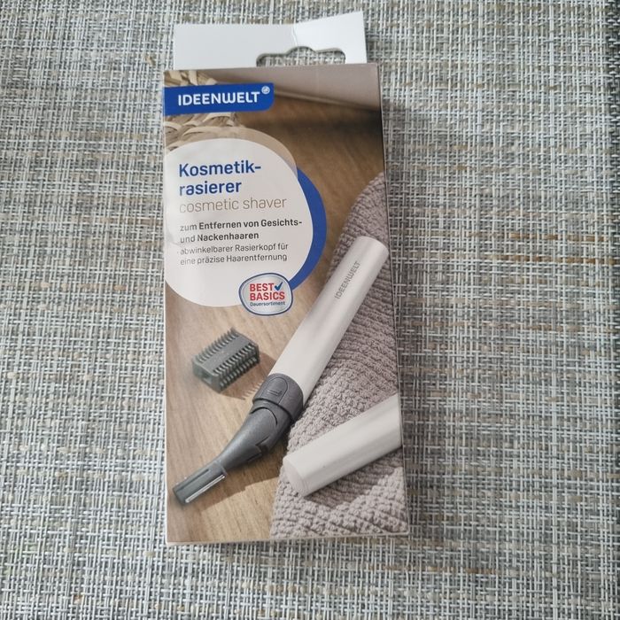 Косметическая бритва на батарейках