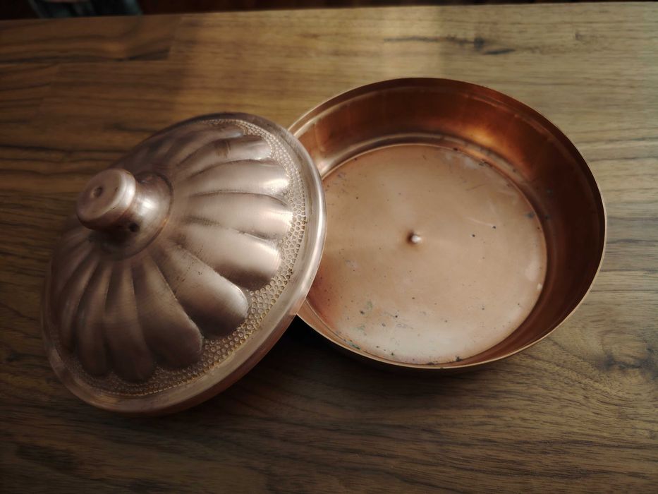 Кръгла медна кутия с капак за бижута