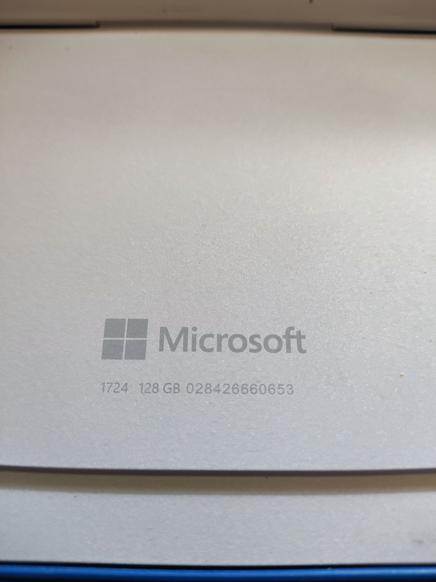 Microsoft I5 6300u 4gb  128 SSD