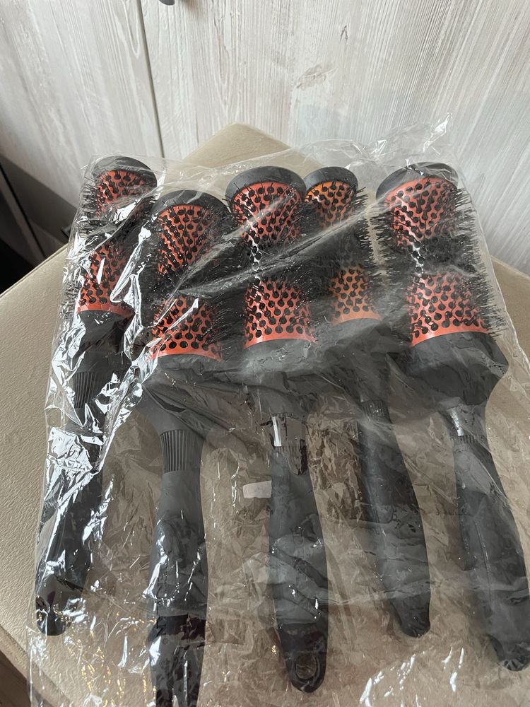 Vand perii profesionale DENMAN noi si folosite