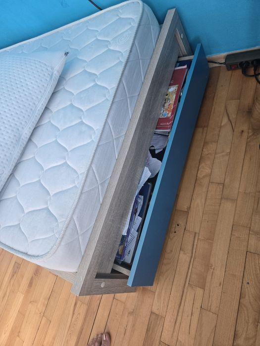 Удобно Синьо Дървено Легло (Намалено)