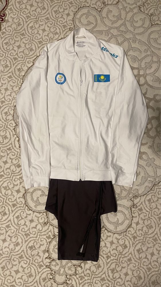 Парадный спортивный костюм сборной Казахстана