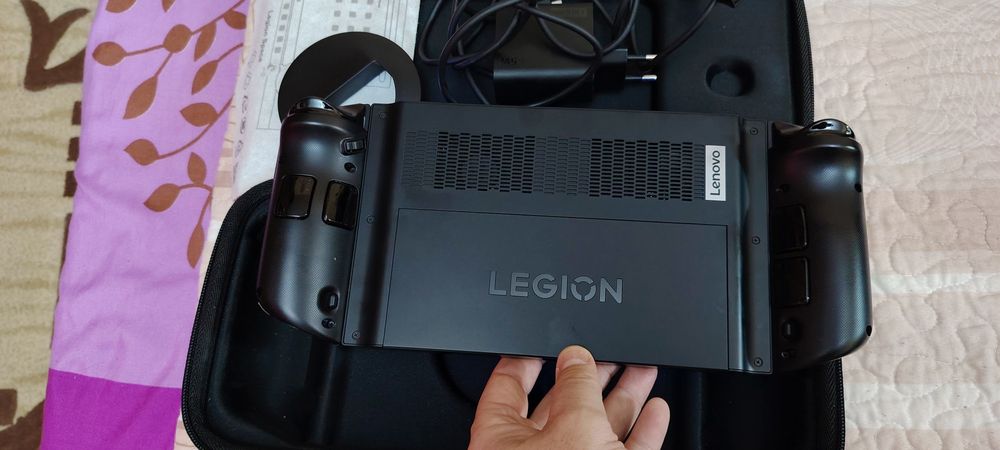 Consola portabila Legion GO(ca noua)

Stocare-512 GB
Placa video AMD R