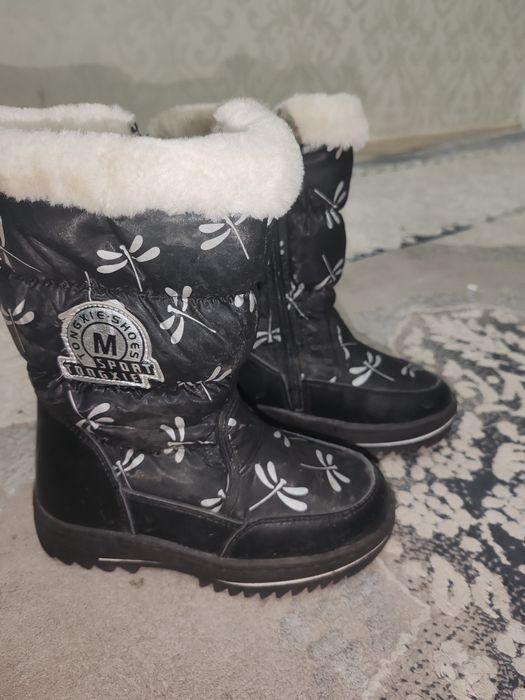 Отдам бесплатно детские зимние сапоги