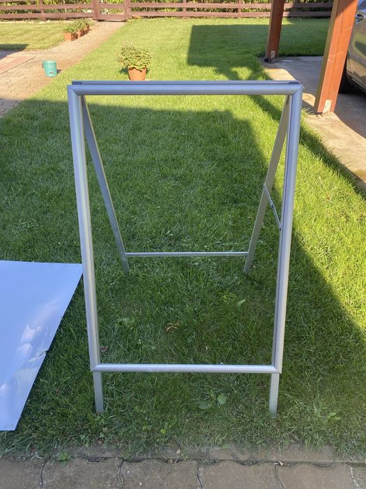 Suport reclama magazin