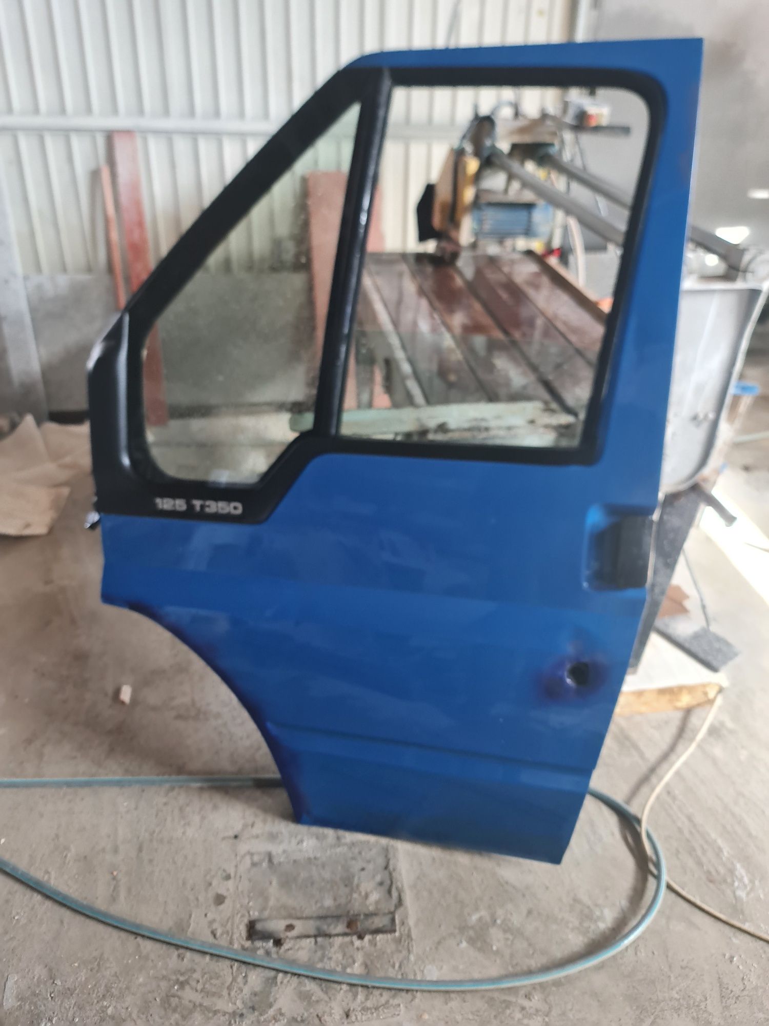 Vand Usa stanga (sofer) Ford Tranzit 2004