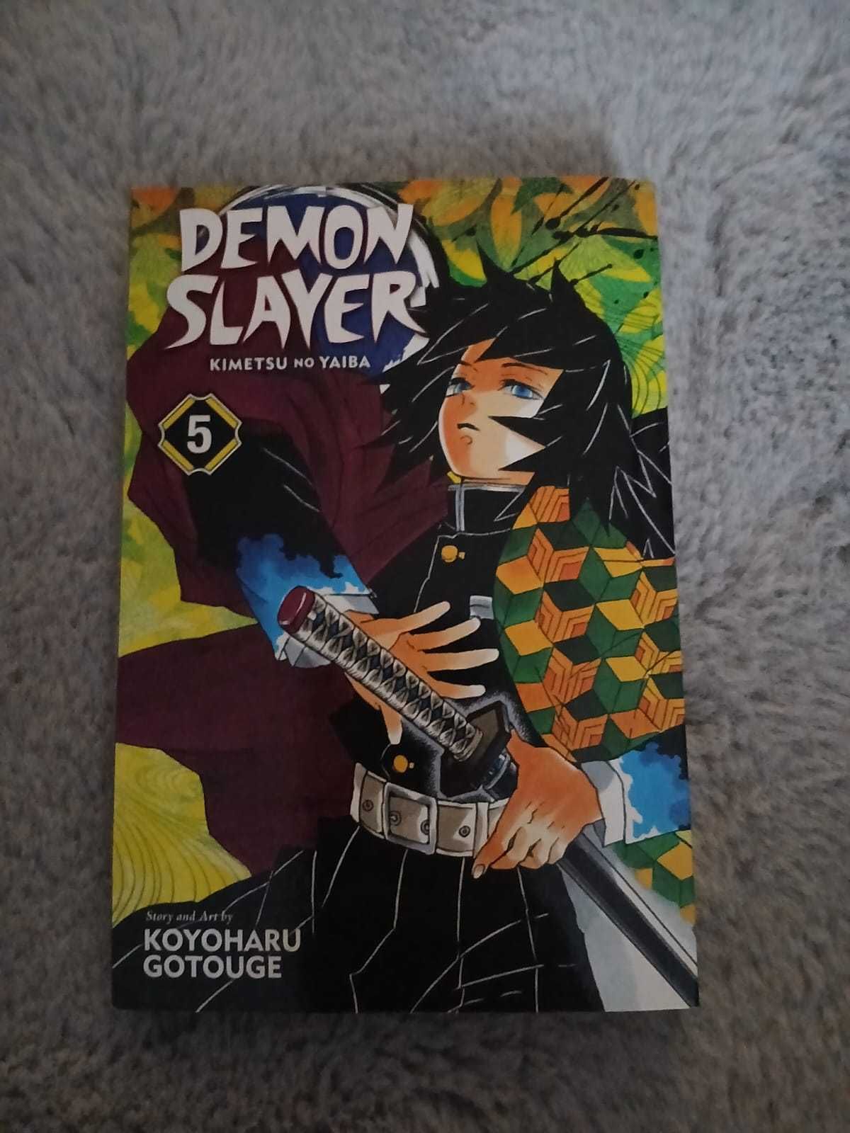 Volume din seria DEMON SLAYER