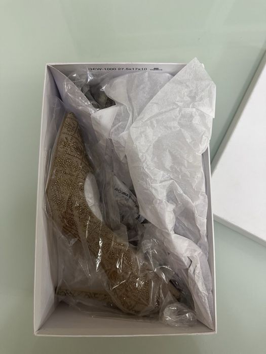 Обувки  на ток Guess