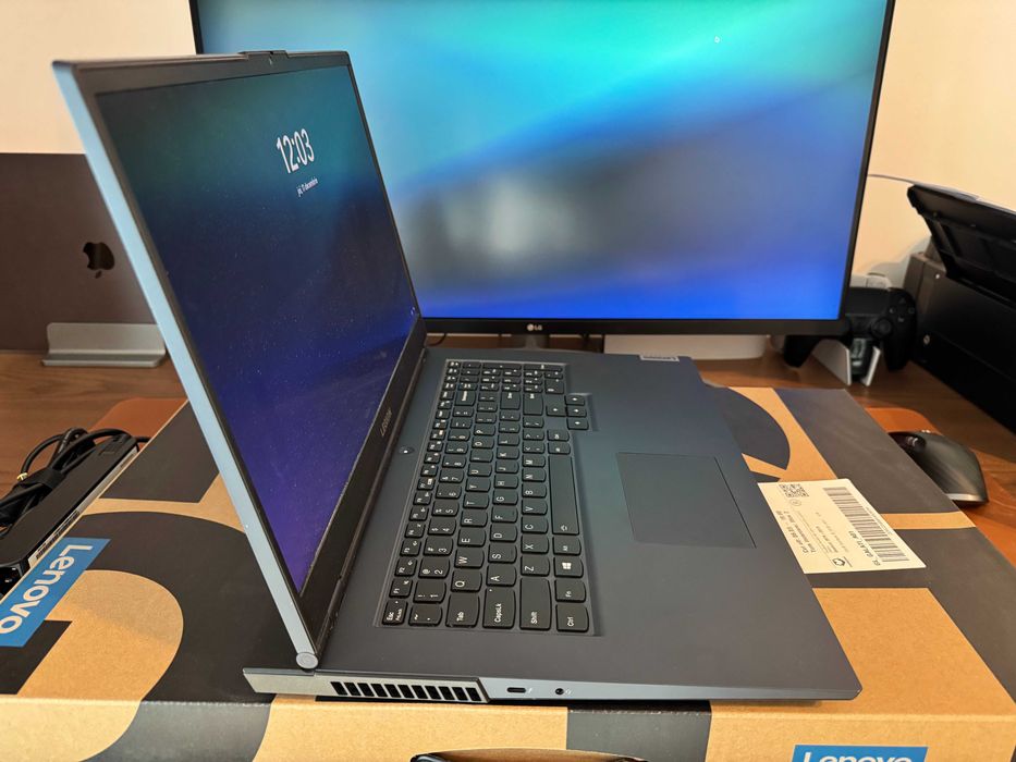 Lenovo Legion 5, Intel i5, RTX 3050, 17 inch 144Hz, 32GB RAM, 1 TB
