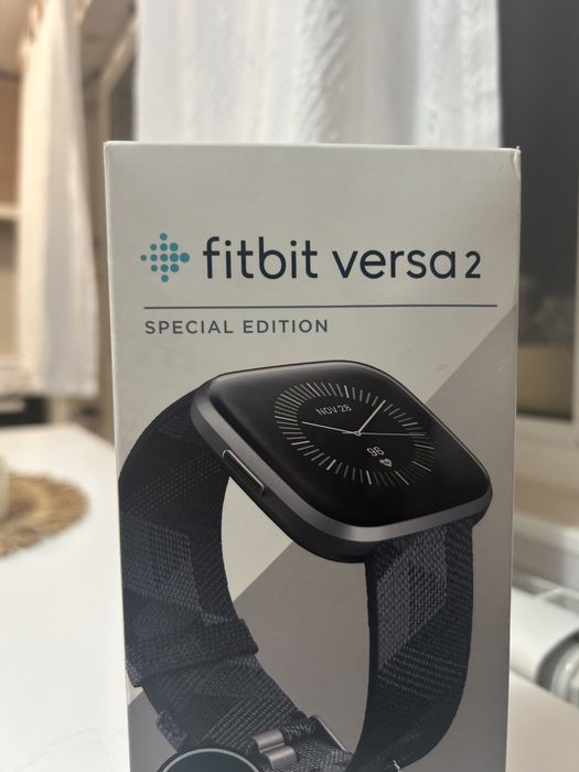 Смарт часовник fitbit versa 2 limited edition