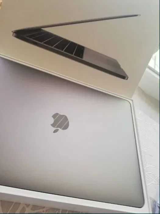 MacBook Pro 2017 13'3'' в идеальном состоянии