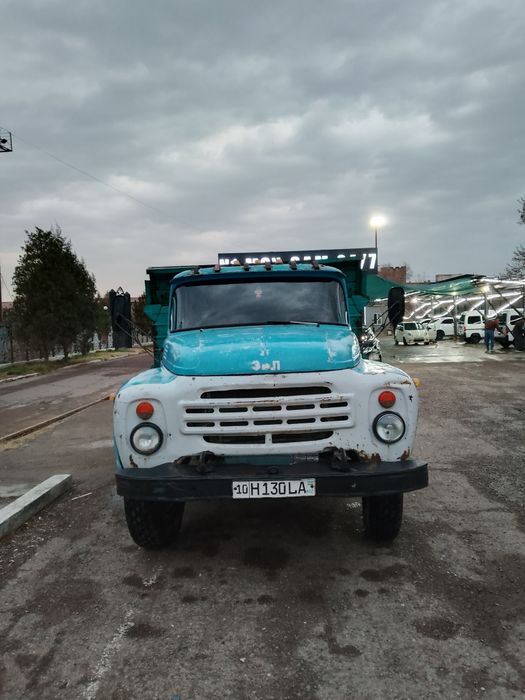 Zil samosval sotuvda