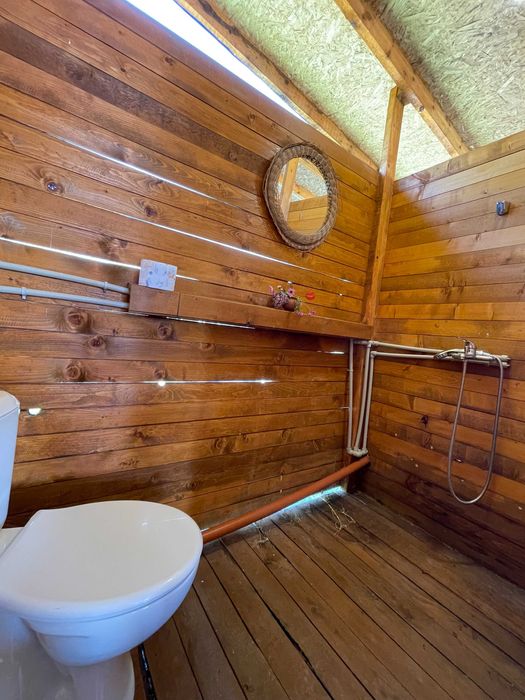 Продавам каравана на плажа- къмпинг Китен с оборудван навес