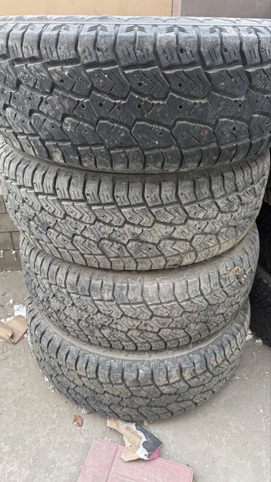 Зимн шины шипы 285/70/17
