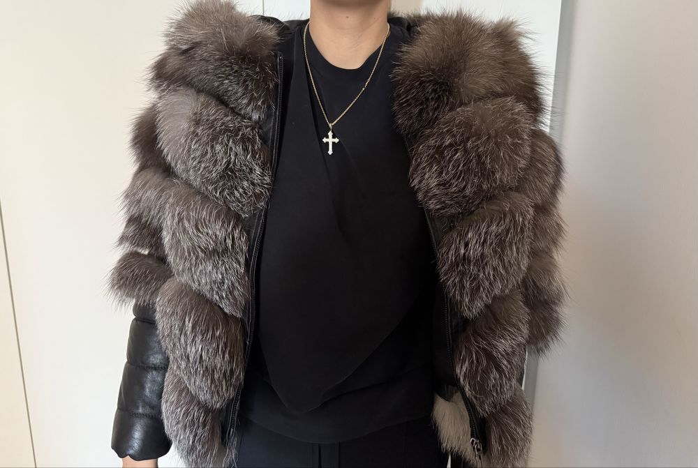 Haina de blana din vulpe