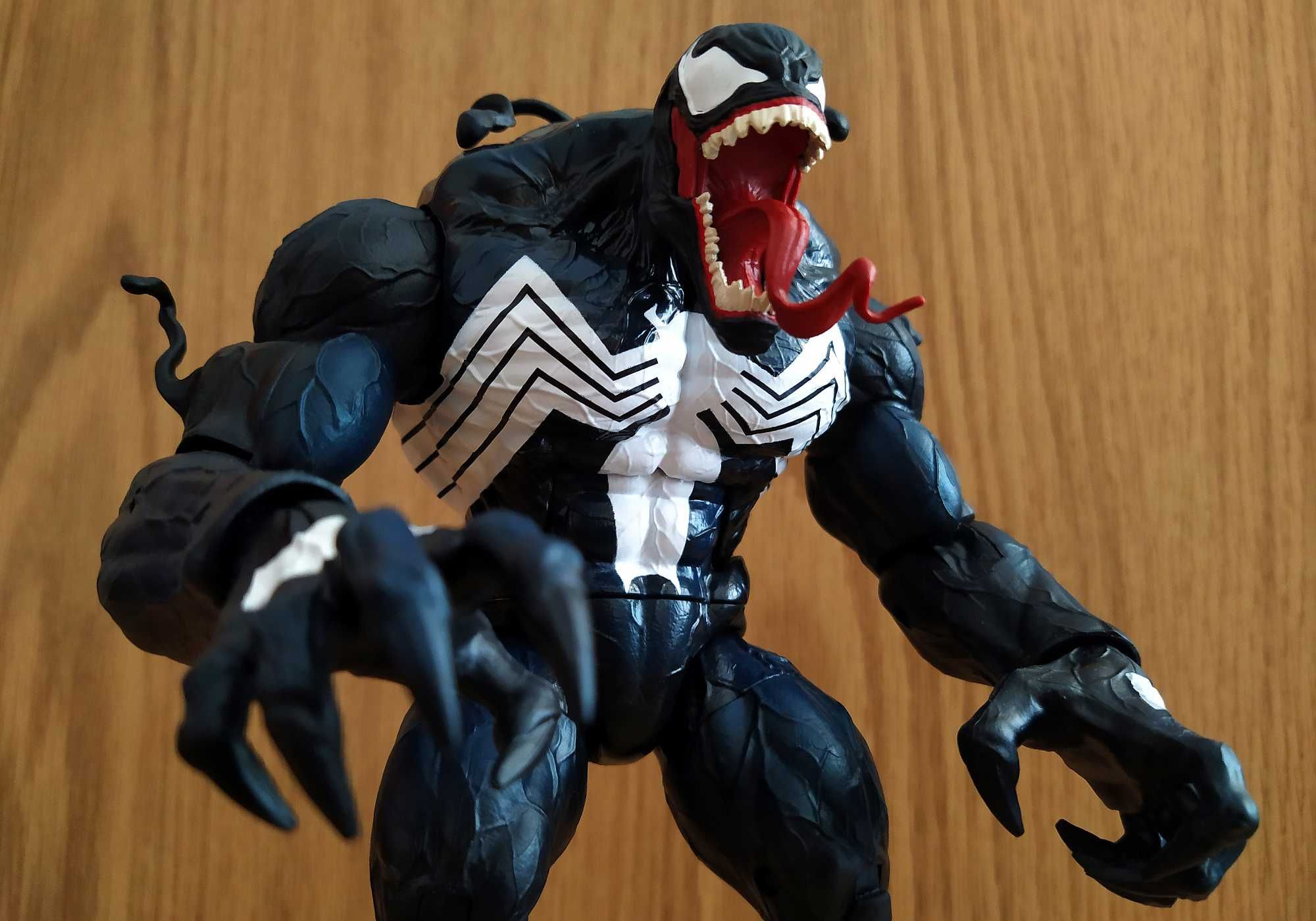 Екшън фигура Marvel Legends Venom