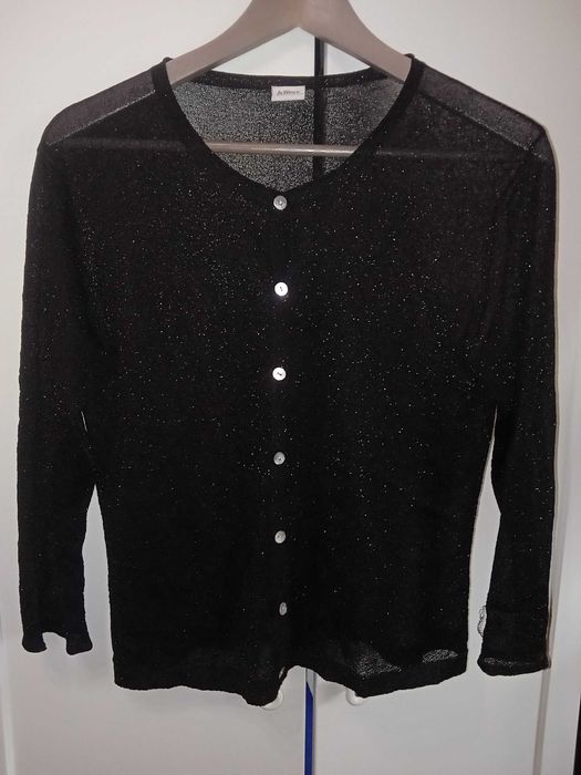 Бяло дамско яке, сиво сако, черна жилетка, светла жилетка