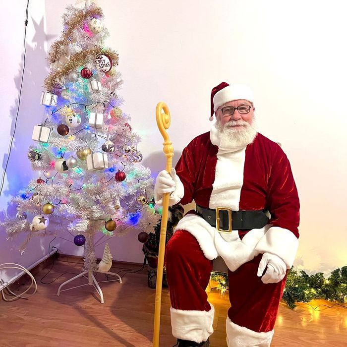 Inchiriez mos craciun pentru evenimente