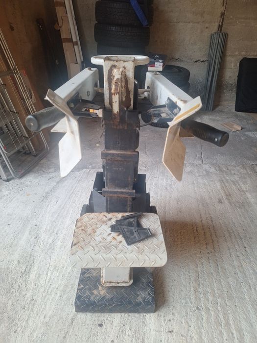 Vând spărgător pentru lemn