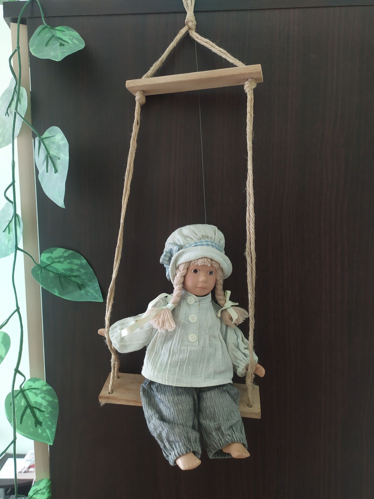 Ретро кукла на люлка за декорация