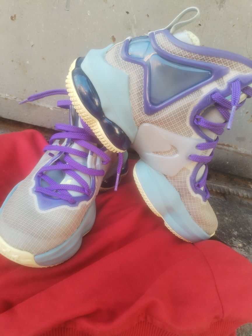 Nike Lebron 19 puțin utilizati