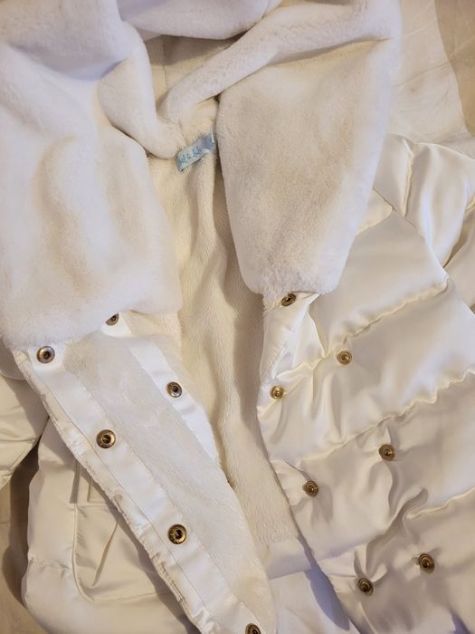 Haina blana cu glugă elegantă copii