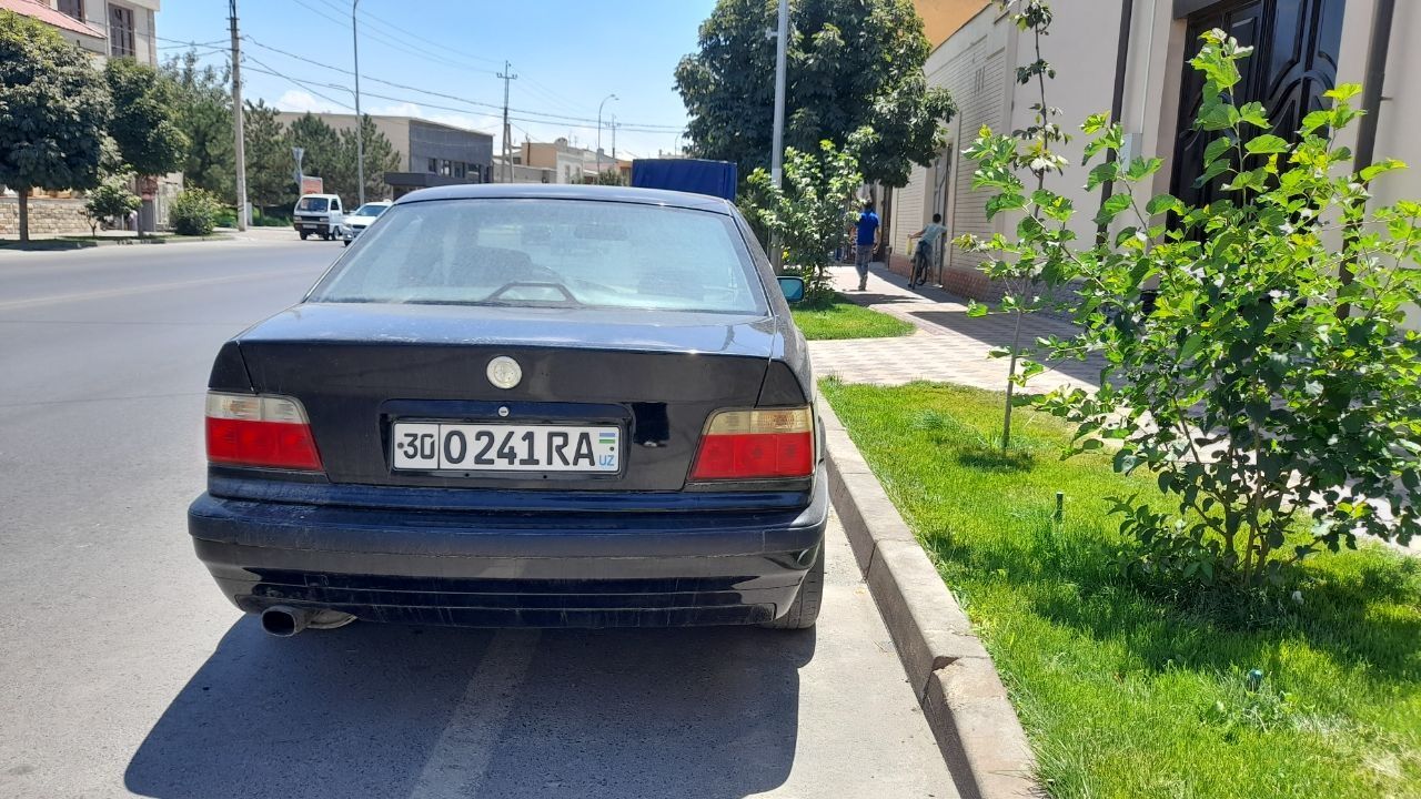 BMW 325I 1992 года