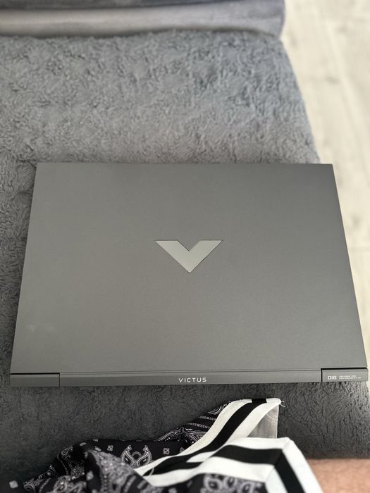 Laptop HP - Victus pentru Gaming - Rayzen 5 / 512gb / RTx 3050 Ti