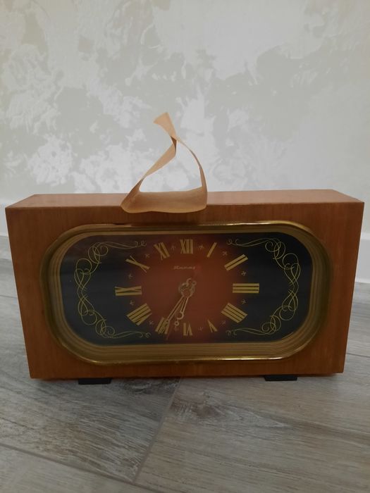 Часы настольные электронно  механические