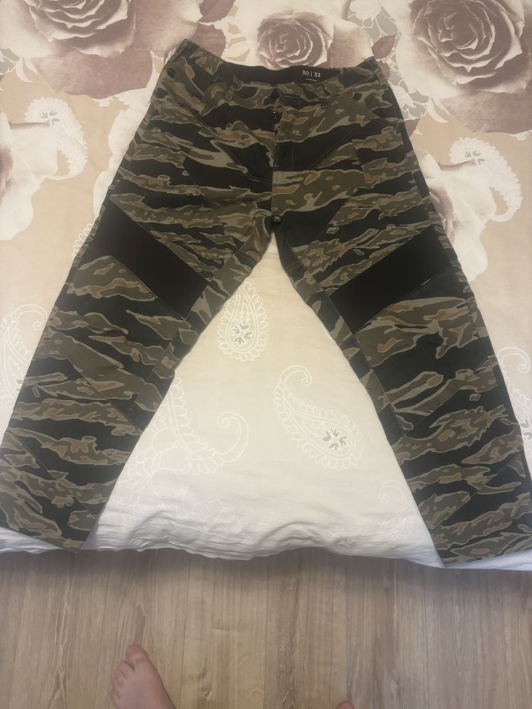 Продавам дълги гащи G-star