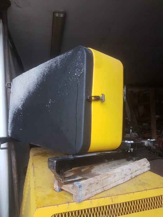 Accesorii dezapezire .Sararita pentru aplicare material antiderapant