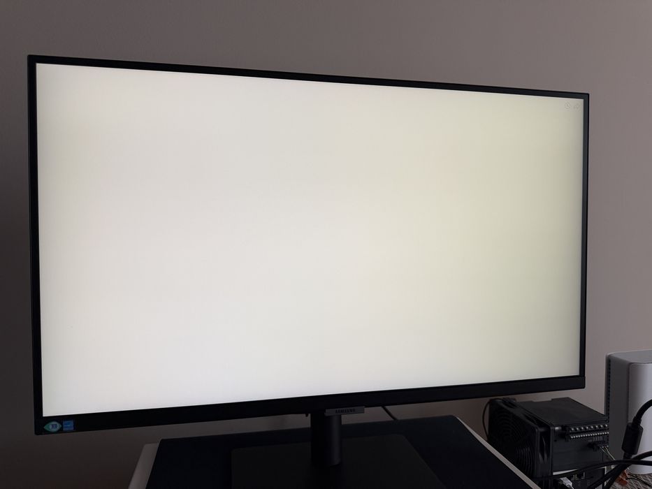 Монитор 4K IPS 27'' Samsung ViewFinityS8 USB-C, LAN, USB3.0 S27B800PXU