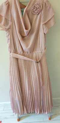 Розовое платье,низ гофре 48 размера