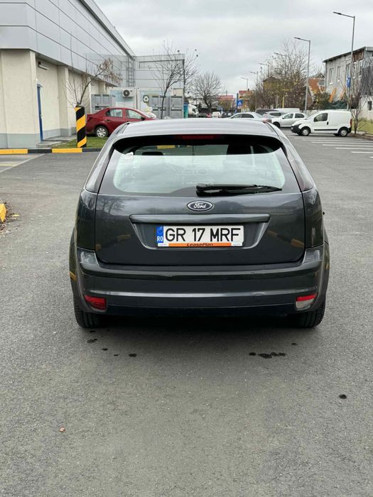Vand sau schimb ford focus an 2007 motor 1.8 benzina economic