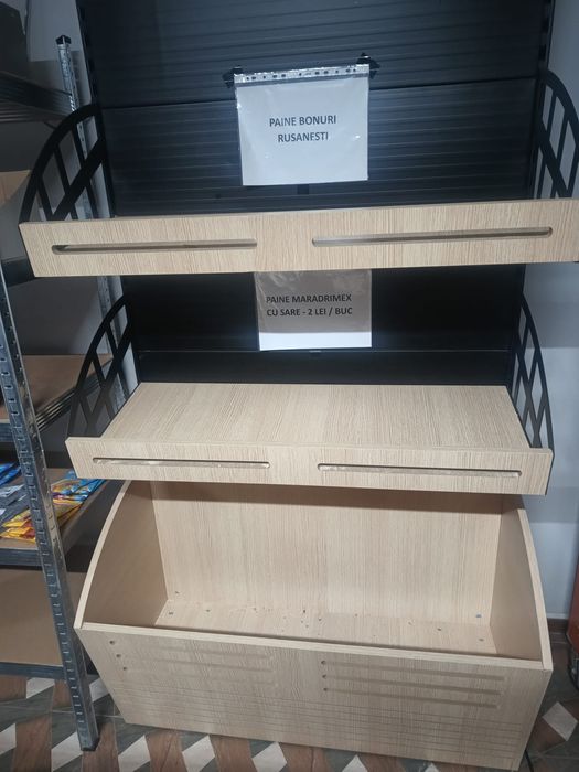 Vând rafturi, vitrine, raft pâine, raft legume fructe