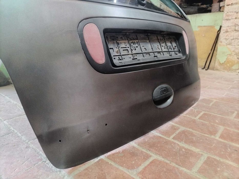 Продава се капак от Рено меган