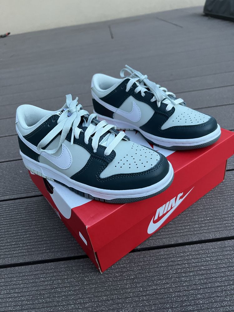 Nike dunk low gs