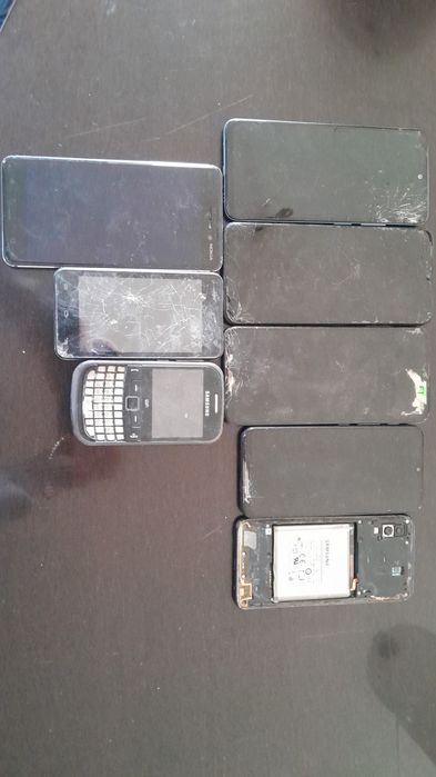 Vând telefoane pt piese